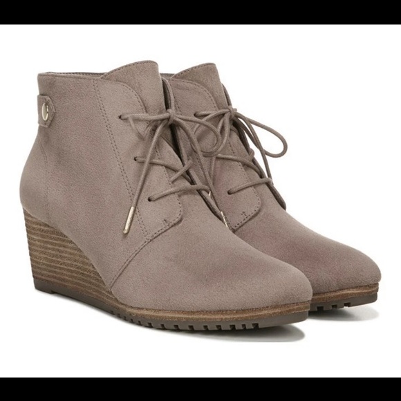 dr scholls conquer wedge bootie